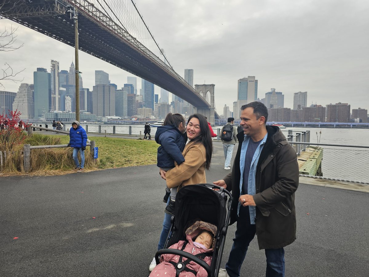 Joann, Nery and the girls by the Brooklyn Bridge with the Manhattan skyline behind them
